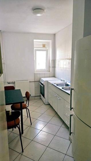 Apartament cu 3 camere, mobilat în Tineretului