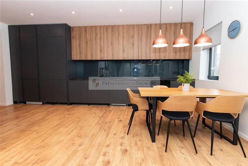 Apartament cu 3 camere semidecomandat, mobilat în Pipera