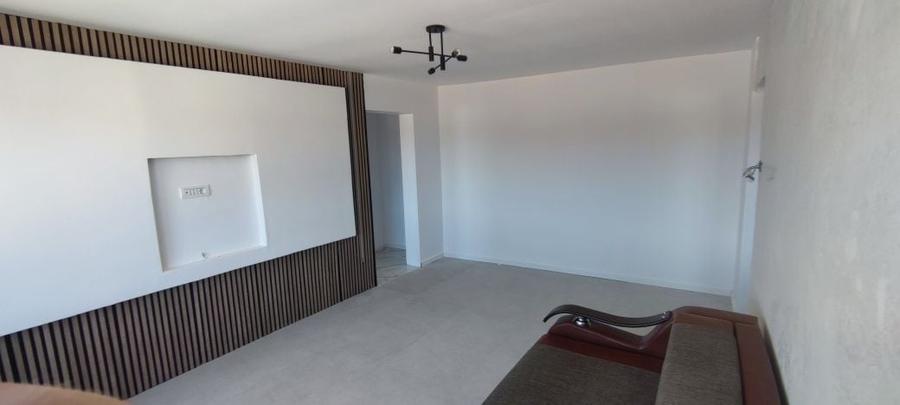 Apartament cu 2 camere decomandat în Exterior Vest