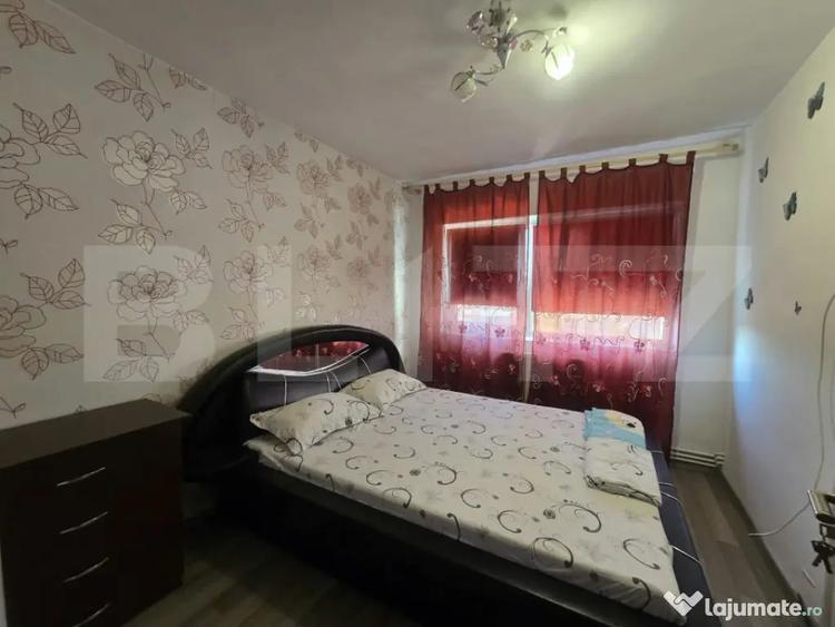 Apartament cu 3 camere decomandat în Micro 4