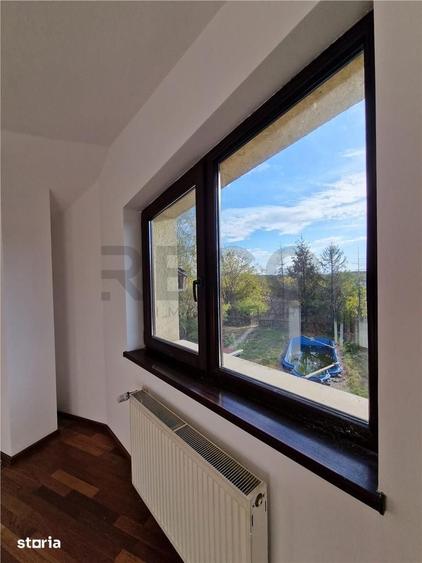 Casă cu 8 camere cu Teren 2756 Mp în Sântandrei