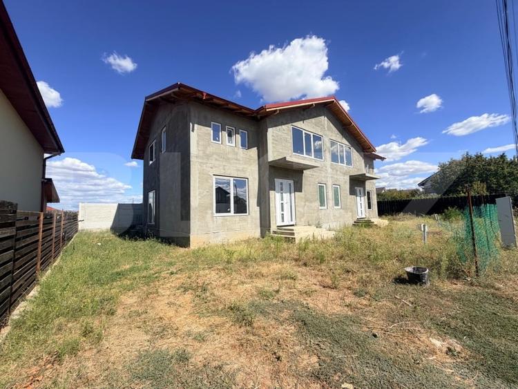 Duplex cu 5 camere cu Teren 250 Mp în Exterior Sud