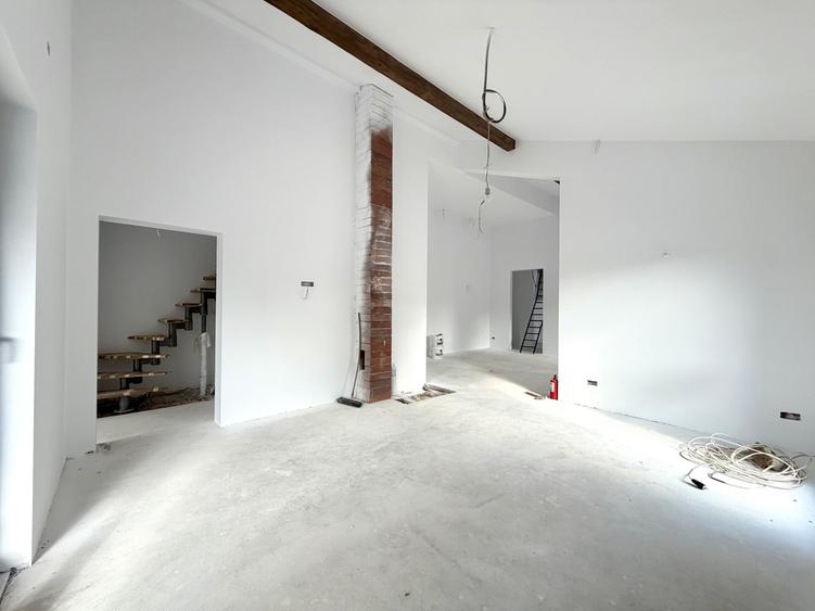 Duplex cu 5 camere cu Canalizare în Ghiroda