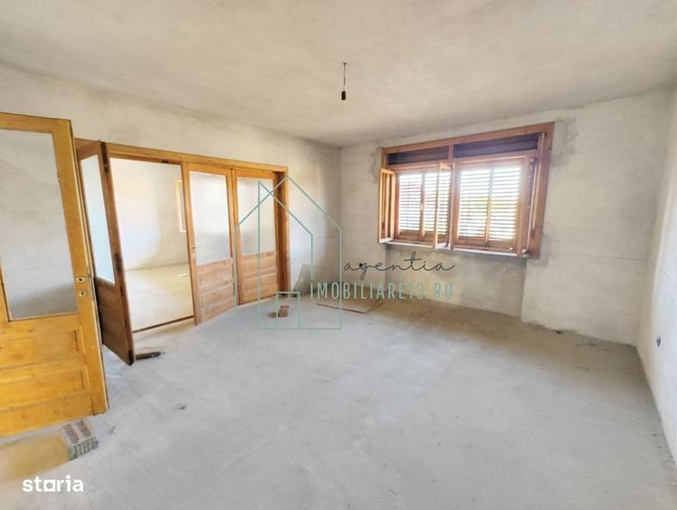 Casă cu 4 camere în Central