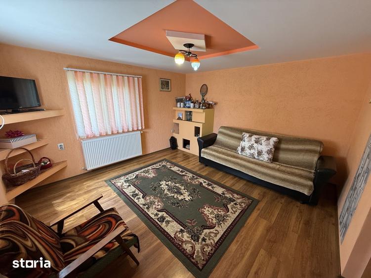 Casă cu 9 camere cu Teren 238 Mp în Central