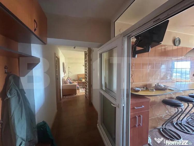 Apartament cu 4 camere decomandat în Central
