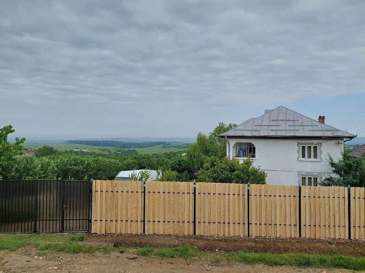Casă individuală cu 7 camere cu Teren 1200 Mp în Fratoștița