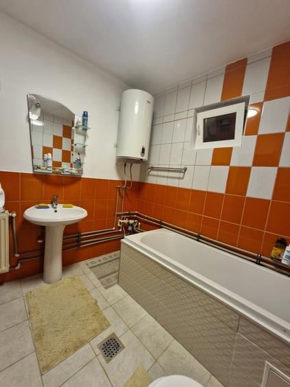 Casă cu 4 camere cu Teren 1000 Mp în Central