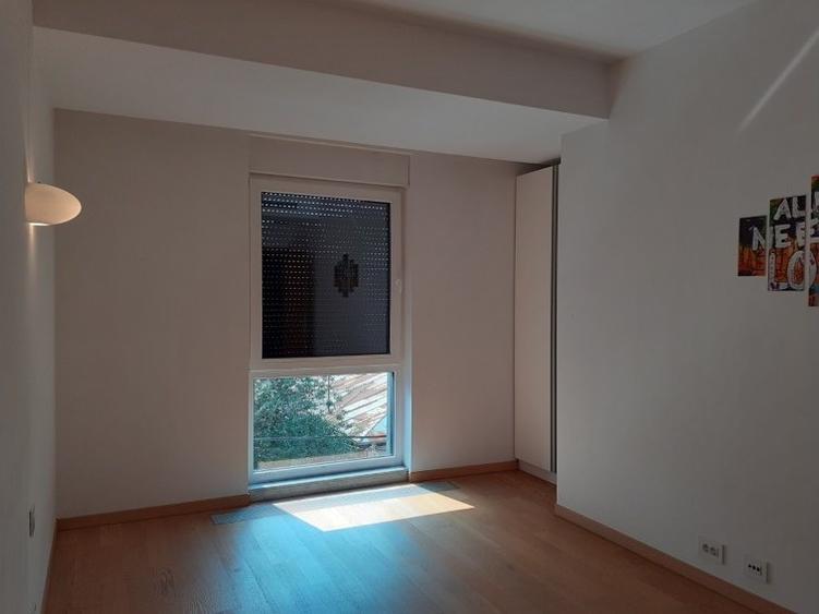 Apartament cu 4 camere în Aviatorilor