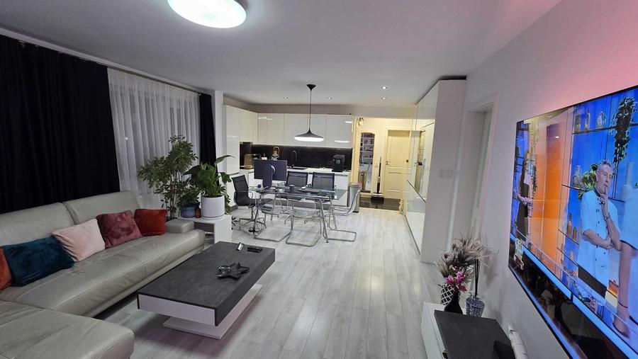 Apartament cu 3 camere decomandat în Giulești