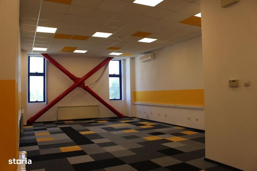 Spațiu comercial, de 25 mp, în Cug