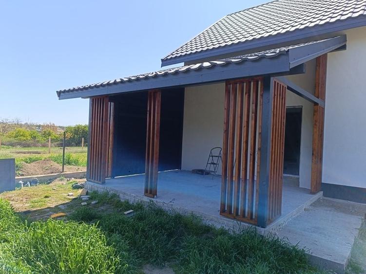 Casă cu 3 camere în Corbu