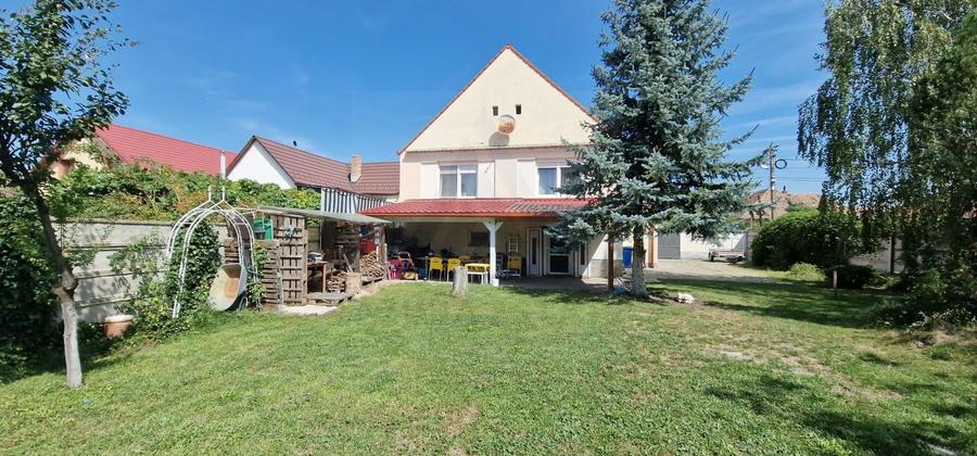 Casă individuală cu 8 camere cu Canalizare în Șura Mică