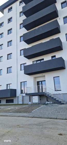 Apartament cu 3 camere decomandat în Calea București