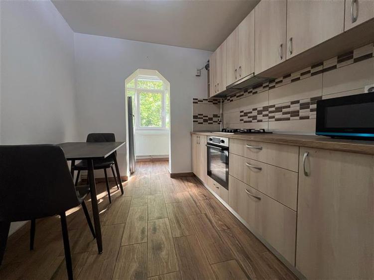 Apartament cu 3 camere decomandat, mobilat în Aeroport
