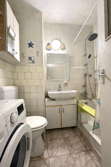 Apartament cu 3 camere semidecomandat în Titan