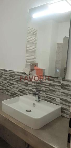 Apartament cu 2 camere semidecomandat, mobilat în Aradului