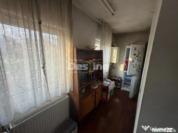 Casă cu 3 camere cu Teren 900 Mp în Giulești