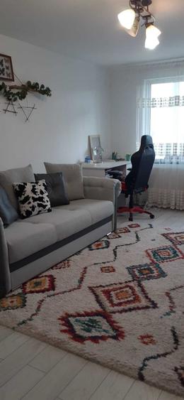 Apartament cu 2 camere decomandat în Tractorul