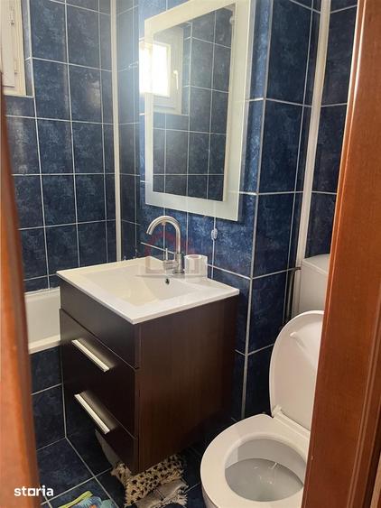 Apartament cu 3 camere semidecomandat în Tei
