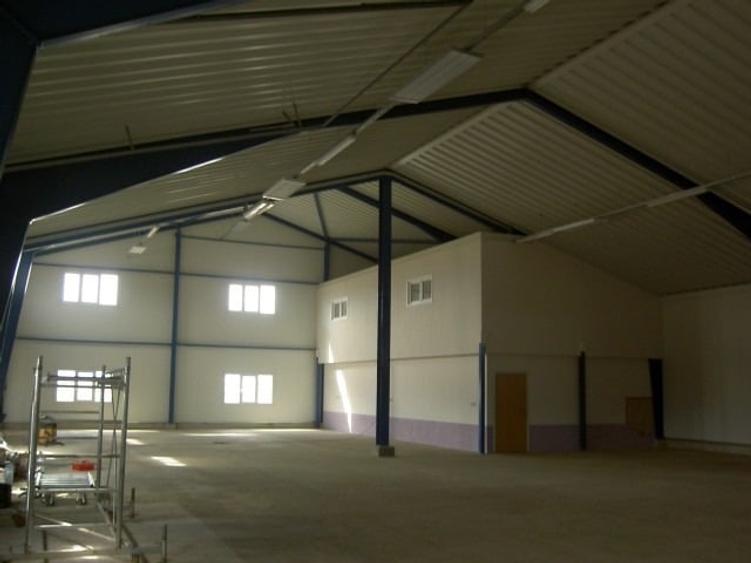 Spațiu industrial, de 1,000 mp, în Tărlungeni