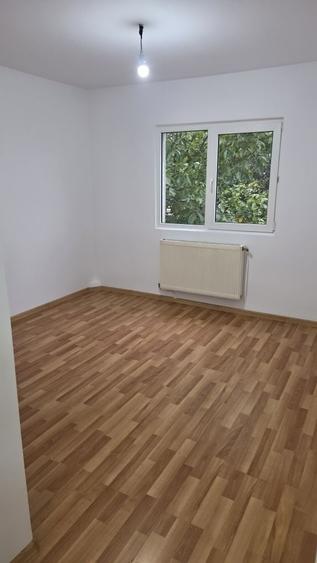 Apartament cu 3 camere decomandat în Narcisa