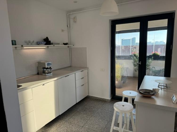 Penthouse cu 4 camere semidecomandat, mobilat în Pipera