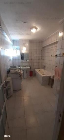 Casă cu 7 camere cu Teren 169 Mp în Central