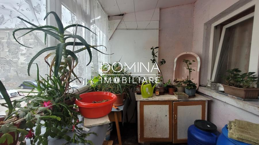 Apartament cu 4 camere semidecomandat în 9 Mai