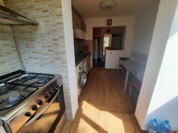 Apartament cu 3 camere semidecomandat în Ferentari