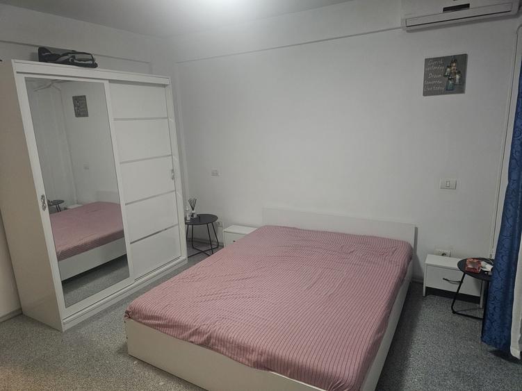 Apartament cu 2 camere decomandat în Roșu