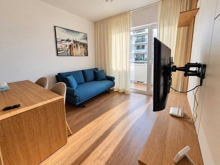Apartament cu 7 camere semidecomandat în Centrul Civic