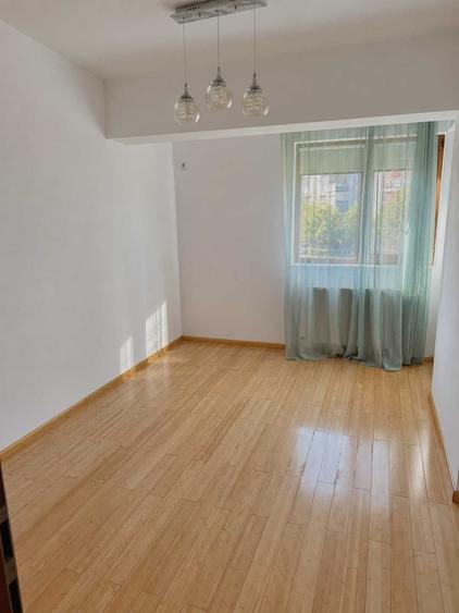 Apartament cu 2 camere decomandat în Titan