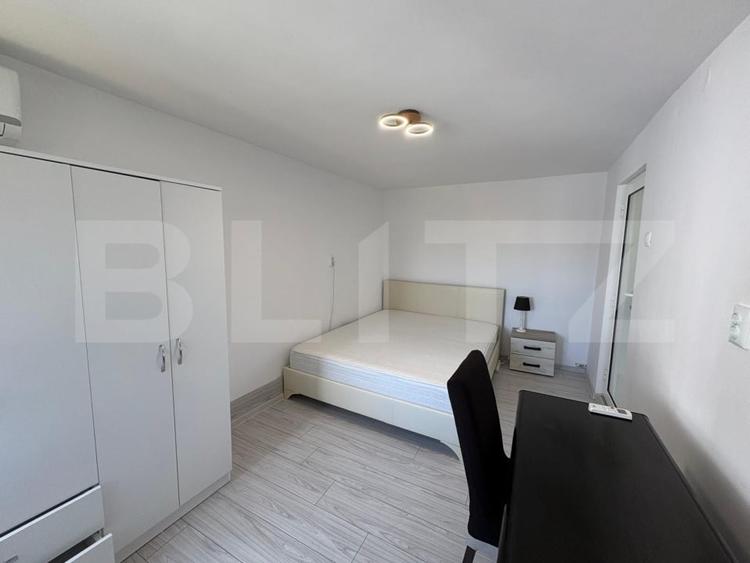 Apartament cu 3 camere semidecomandat, mobilat în Între Lacuri