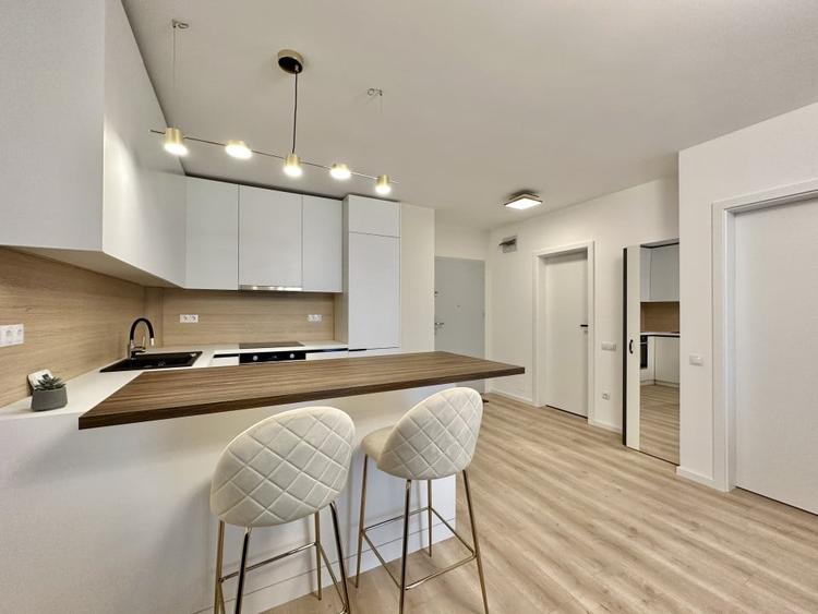 Apartament cu 3 camere semidecomandat, mobilat în Zorilor