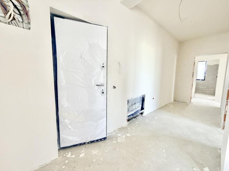 Apartament cu 3 camere semidecomandat în Moșnița Nouă