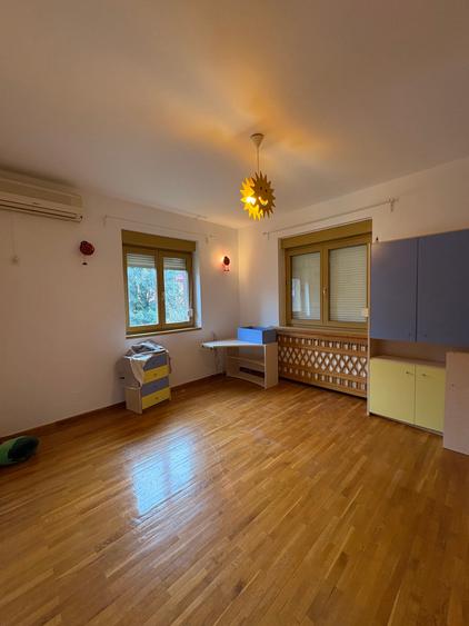 Casă cu 4 camere cu Garaj în Pipera