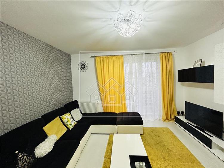 Apartament cu 2 camere decomandat în Exterior Sud