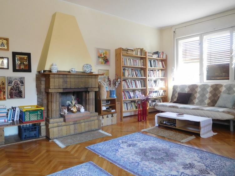 Apartament cu 5 camere decomandat în Central