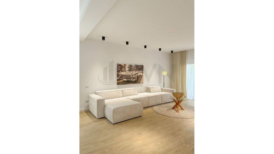 Casă individuală cu 4 camere cu Teren 325 Mp în Tunari