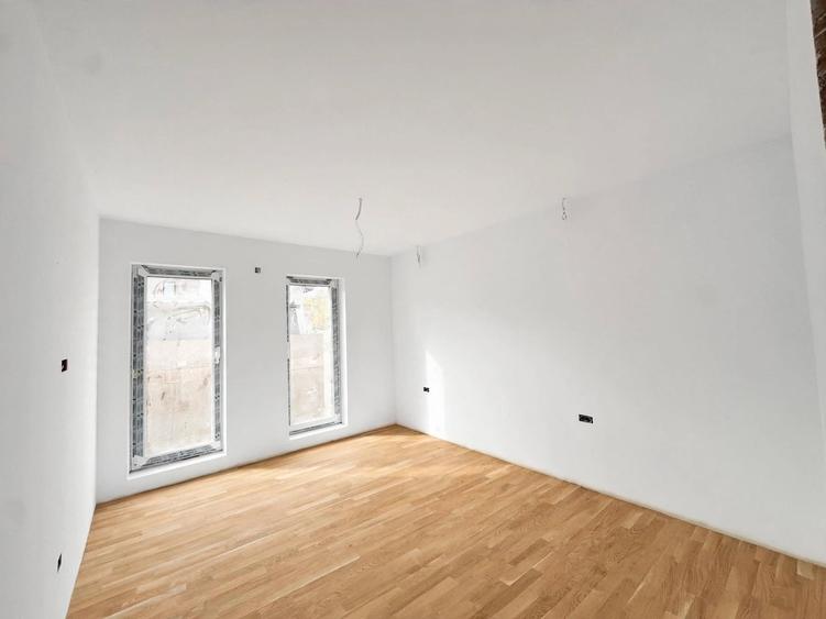 Duplex cu 3 camere cu Canalizare în Ghiroda
