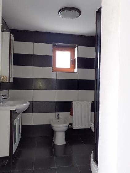 Casă cu 4 camere în Caracal
