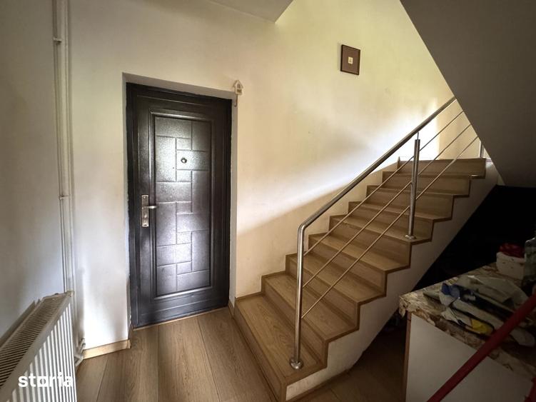 Casă cu 7 camere cu Teren 1317 Mp în Central