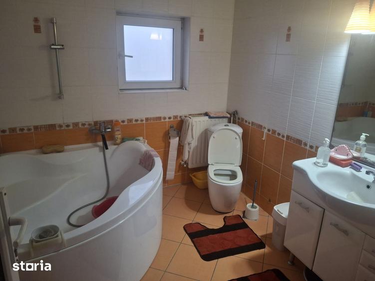 Casă cu 6 camere cu Teren 500 Mp în Sângeorgiu de Mureș