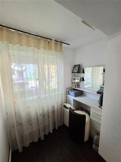 Apartament cu 3 camere decomandat, mobilat în Far