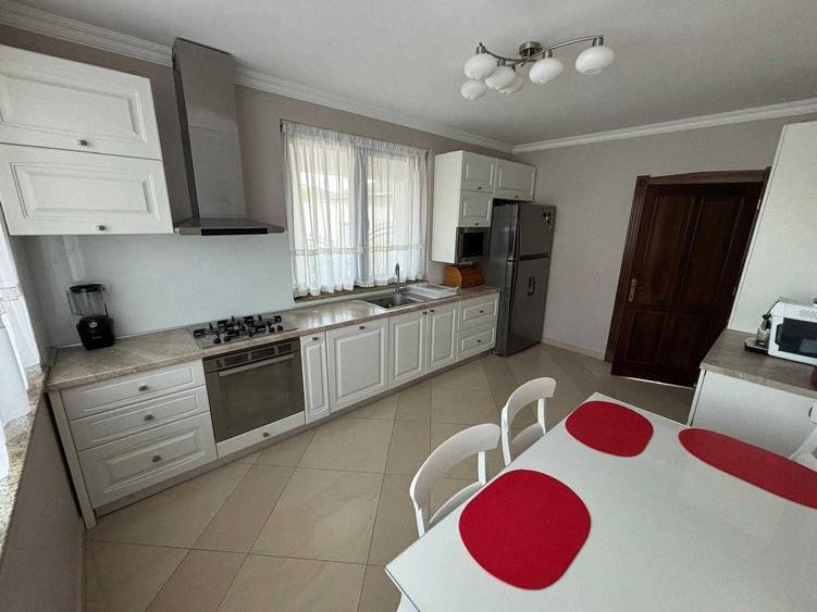 Casă cu 4 camere în Central