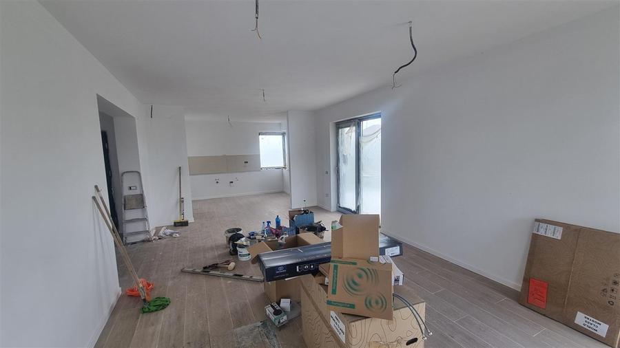 Casă individuală cu 5 camere cu Teren 500 Mp în Sânpetru