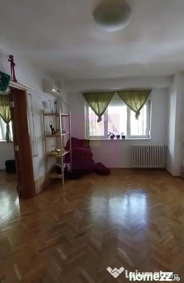 Apartament cu 4 camere decomandat în Muncii