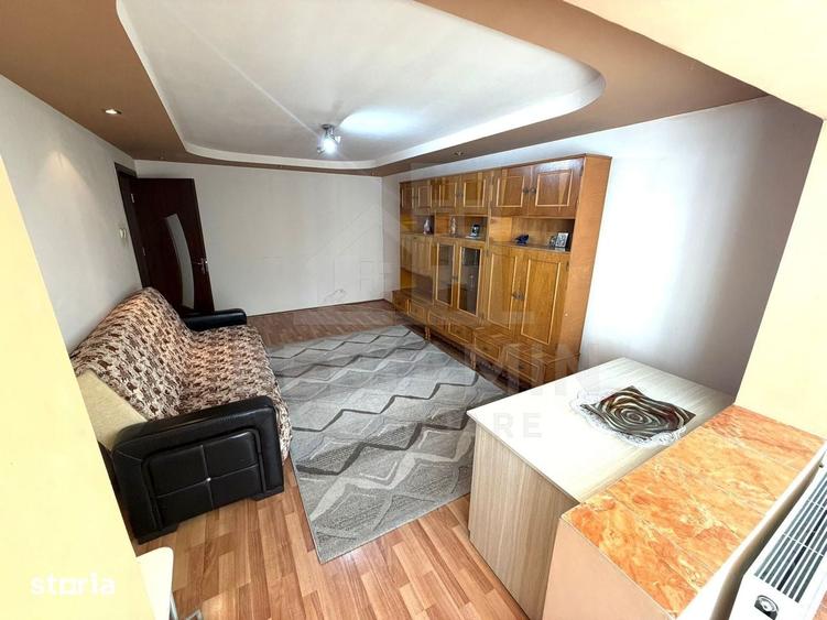 Apartament cu 3 camere decomandat în Craiovița Nouă