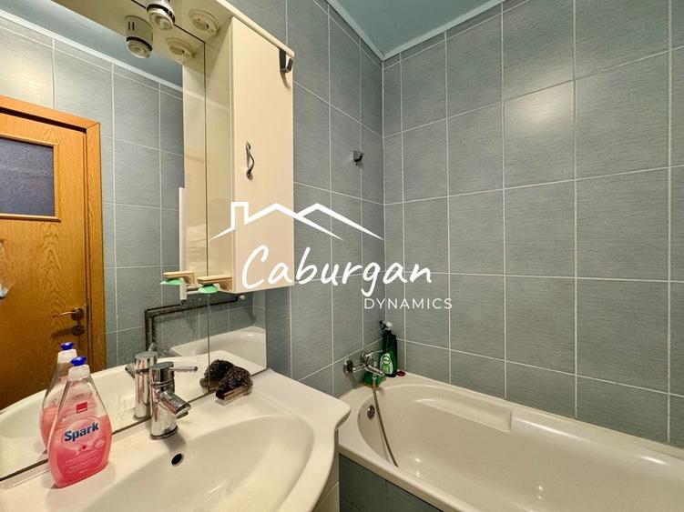 Apartament cu 3 camere semidecomandat în Central